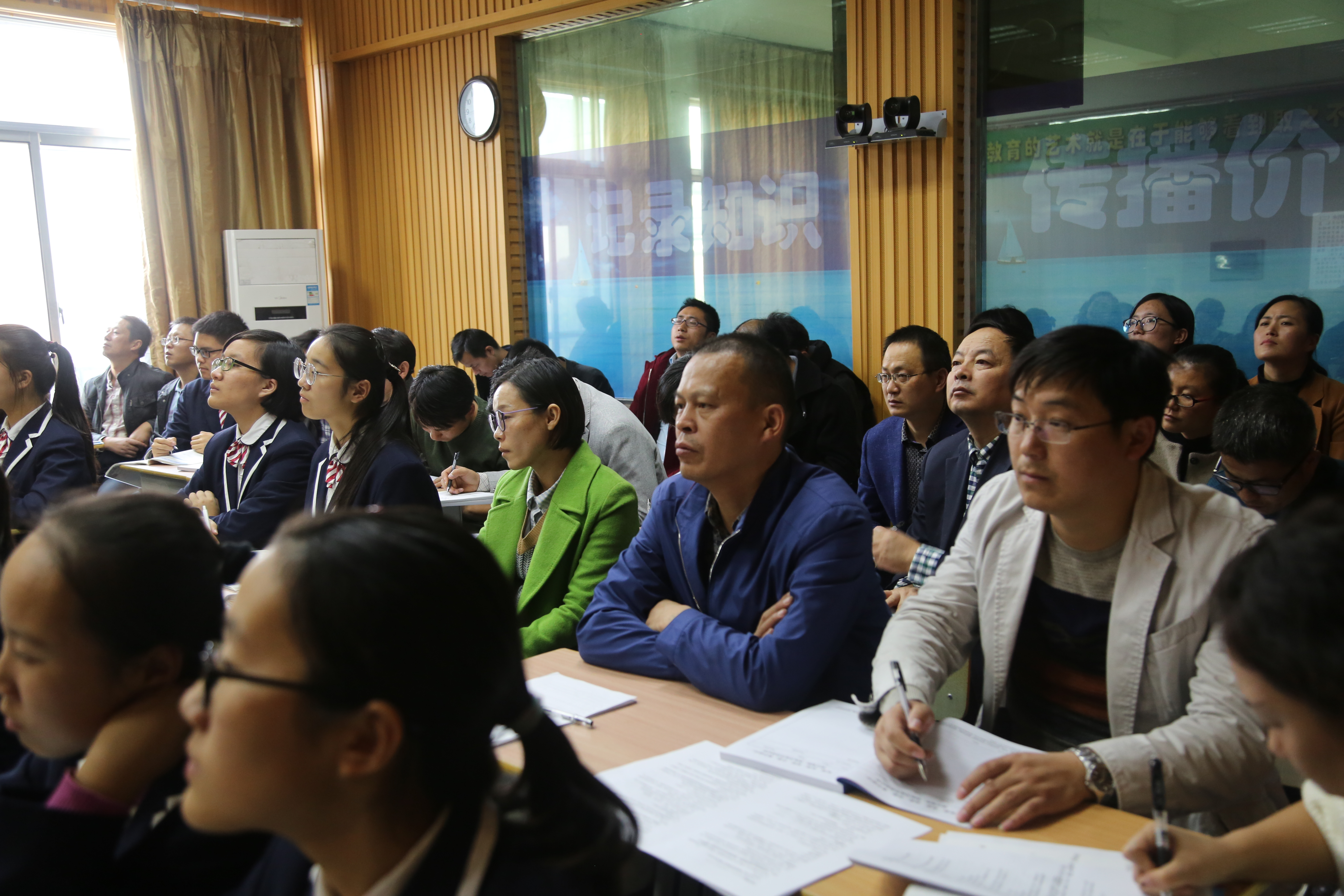 首页 党团工会 二中工会 我校政治组伍玉魁老师,李丽老师在党建品牌"