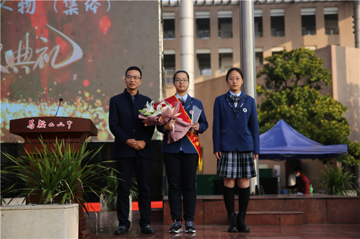 与感动同行与星光同辉马鞍山二中举行第九届感动校园颁奖典礼