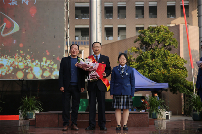 与感动同行与星光同辉马鞍山二中举行第九届感动校园颁奖典礼